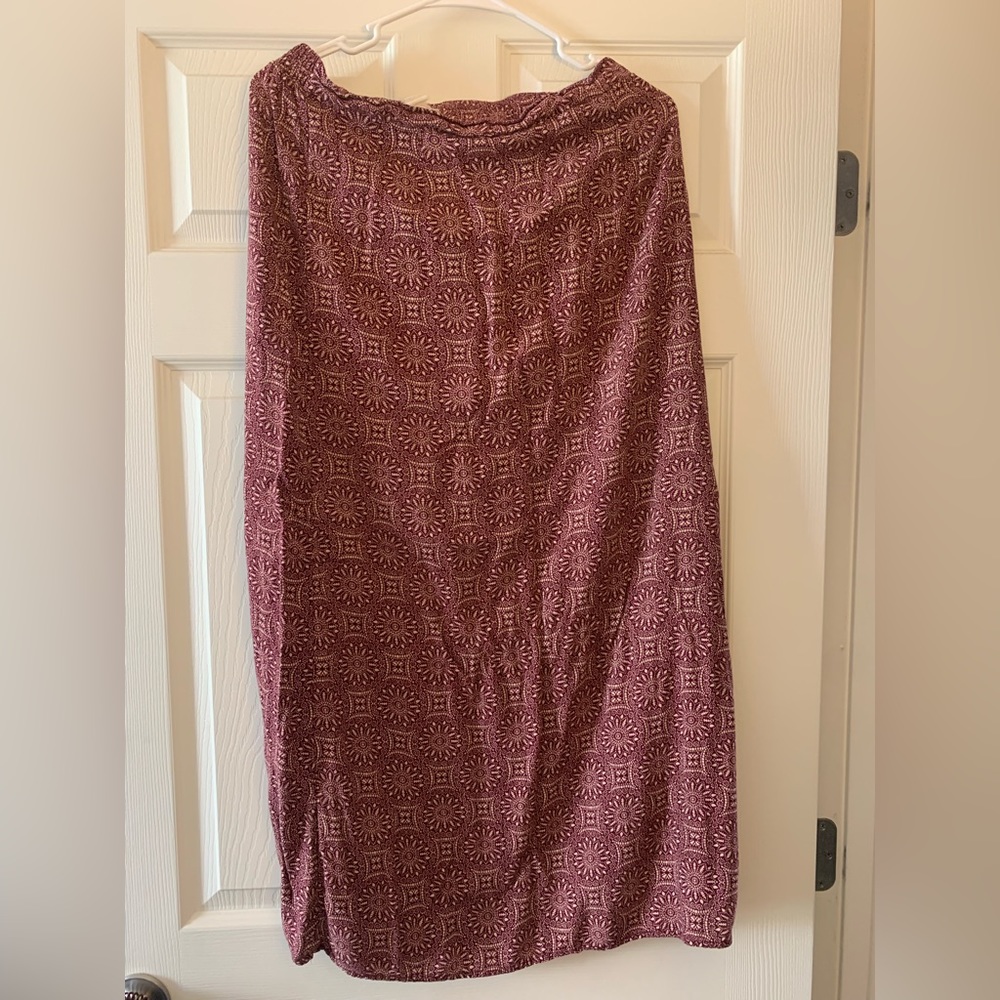 Very cute and comfortable maxi skirt with elastic waistband!